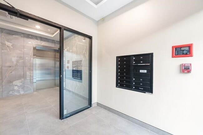 Building Photo - 304 61st St