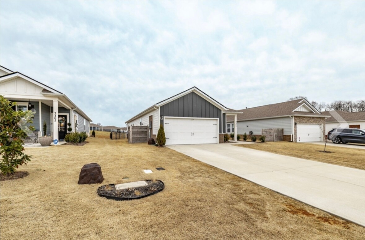 Building Photo - 7355 Lang Ave