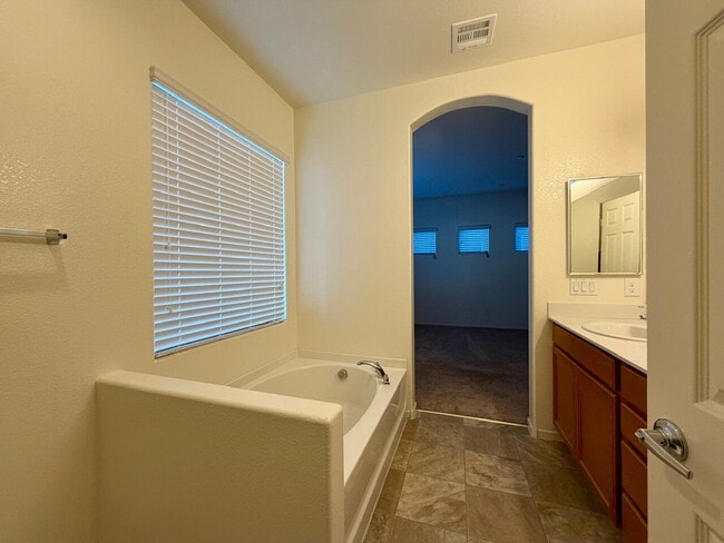 Building Photo - 3 BED 2.5 BATH 2 CAR GARAGE SINGLE FAMILY HOME W/ LOFT, BACKYARD & COMMUNITY POOL, SPA, PLAYGROUN...