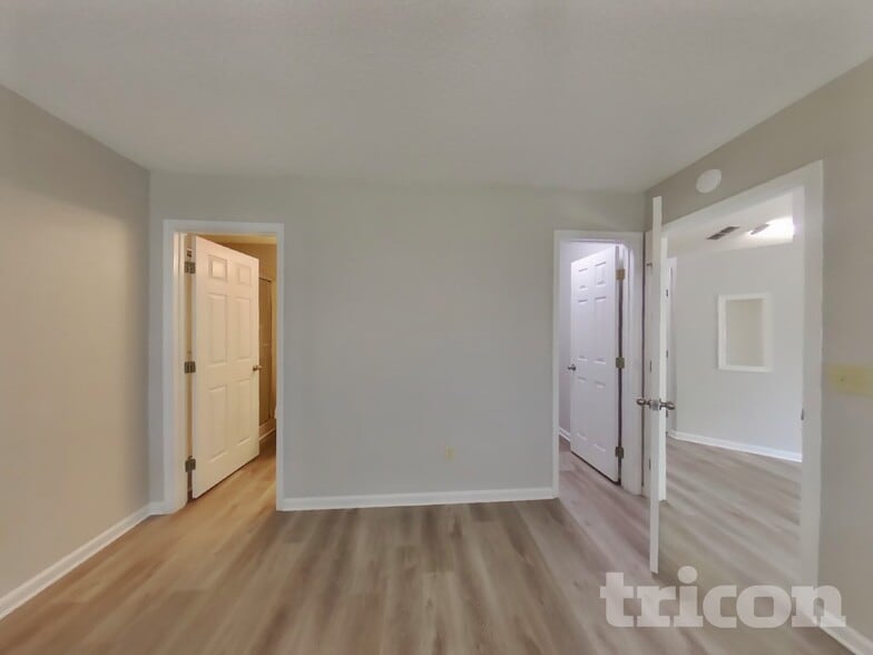 Building Photo - 8256 Creek Hollow Ct