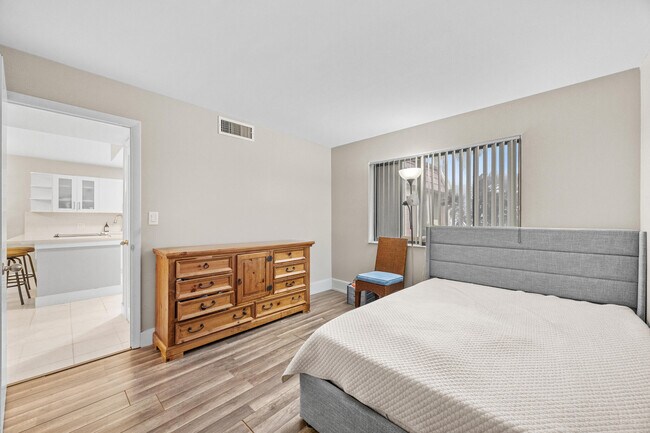 Building Photo - 4539 Luxemburg Ct