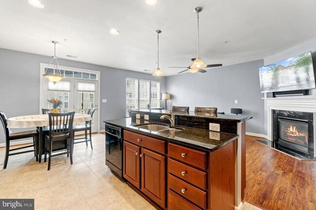 Building Photo - 2456 Eastbourne Dr