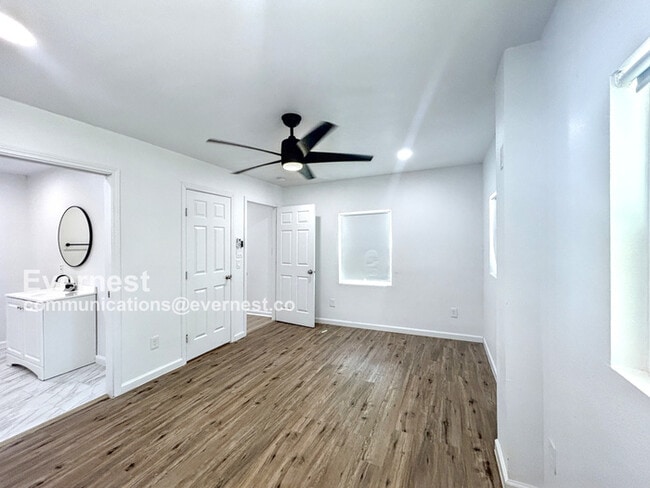 Building Photo - 1404 Rivas St