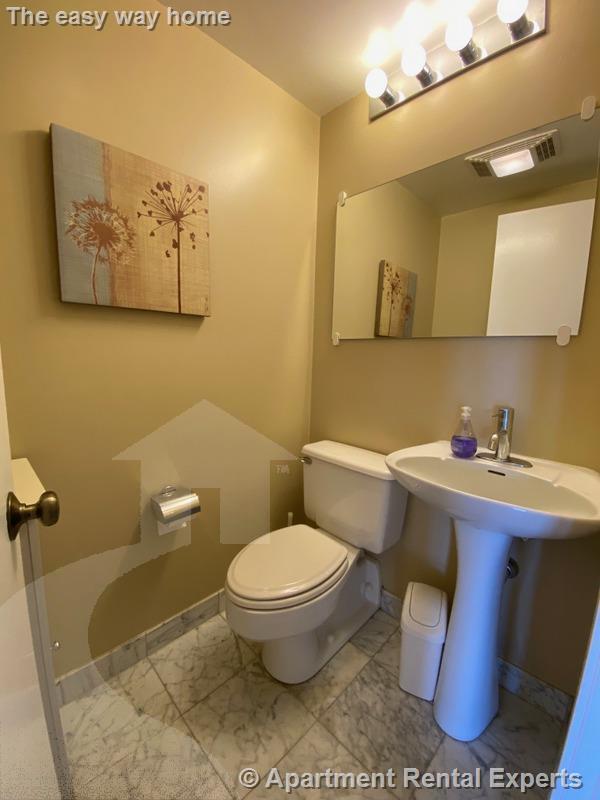 Building Photo - 931 Massachusetts Ave