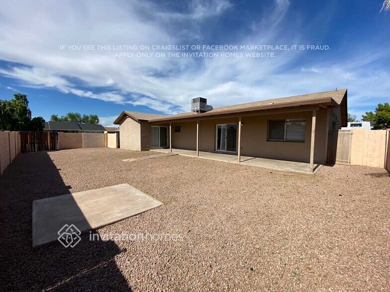 Building Photo - 2515 E Coronita Cir