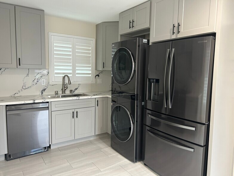 Kitchen - 111 E 13th St