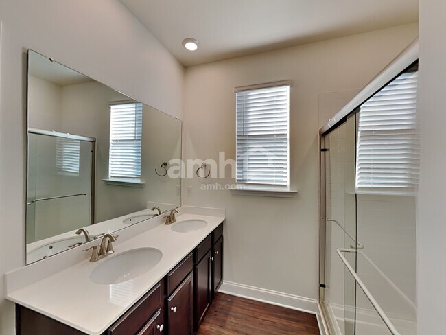 Building Photo - 578 Rivermist Dr
