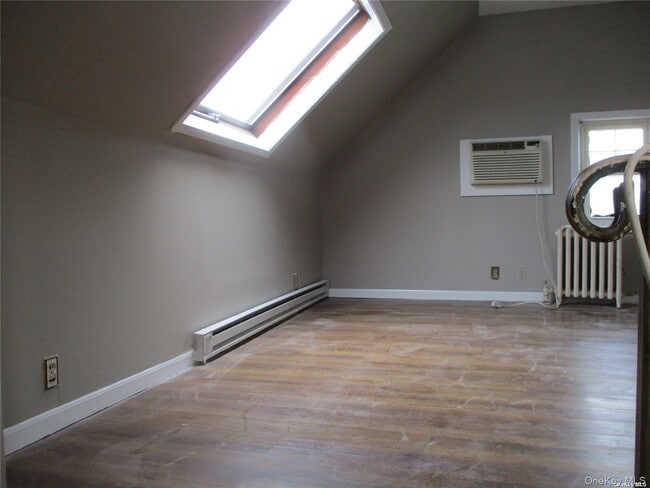 Building Photo - 127 Gordon Rd