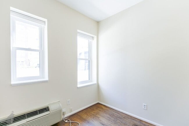 Building Photo - 1843 Mintwood Pl NW