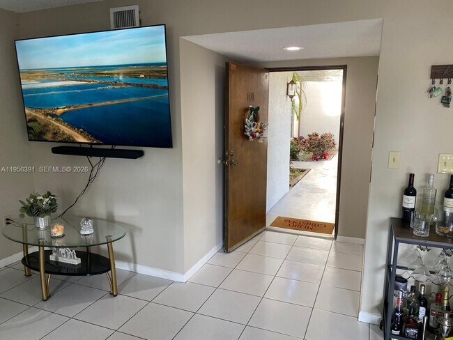 Building Photo - 9070 SW 125th Ave