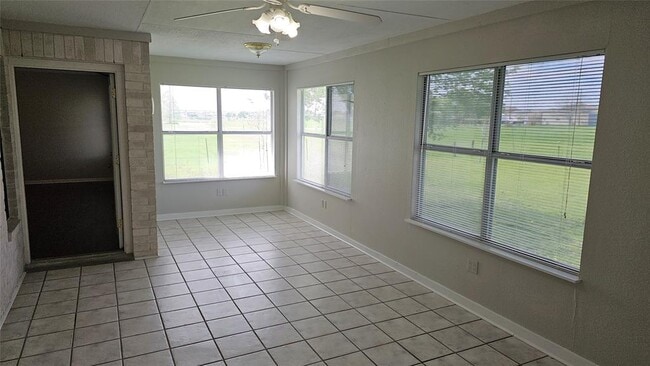 Building Photo - 16 Brenda Ln