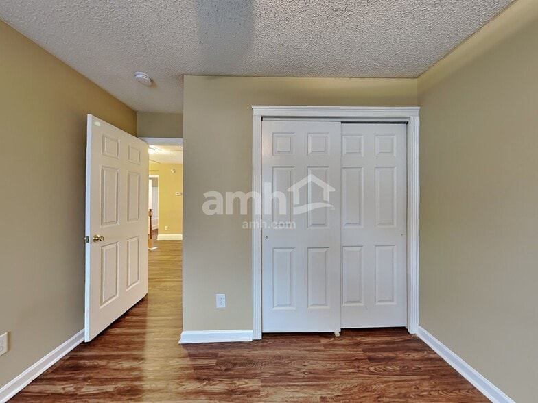 Building Photo - 211 Coalyard Dr