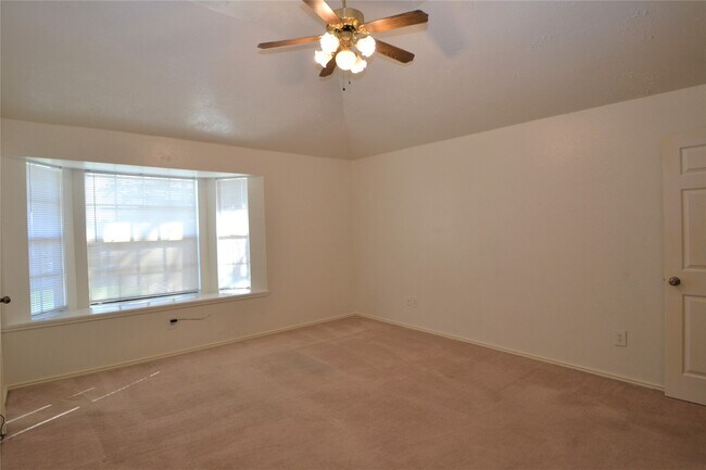 Building Photo - 12410 Meadow Briar Dr