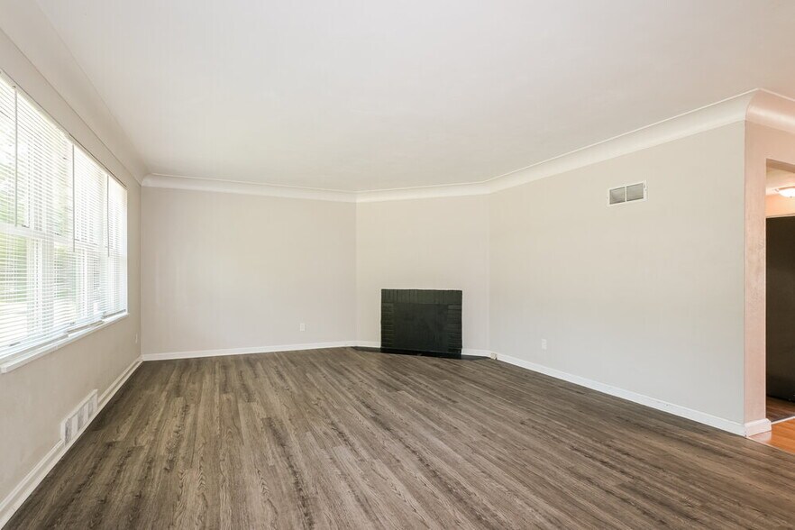 Building Photo - 605 Plantmore Dr