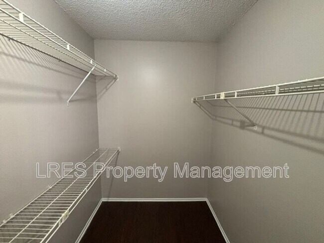 Building Photo - 4564 Pheasant Run Dr