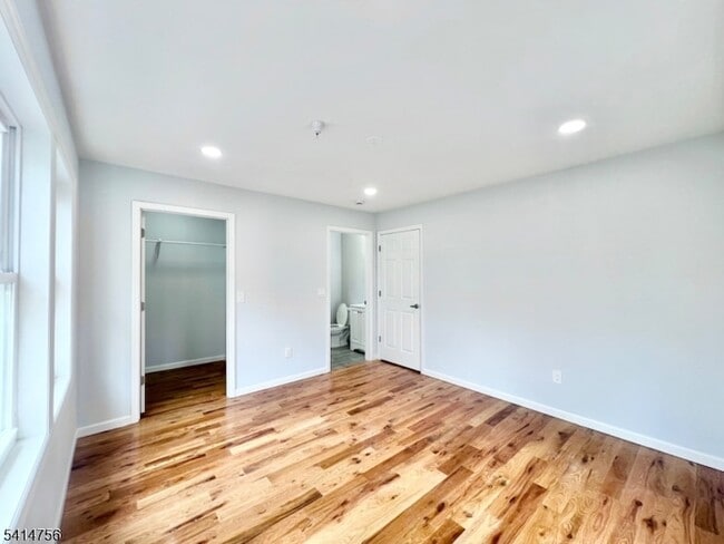 Building Photo - 40 Read St