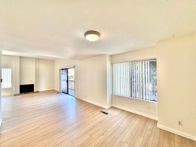 Building Photo - 6664 Reservoir Ln