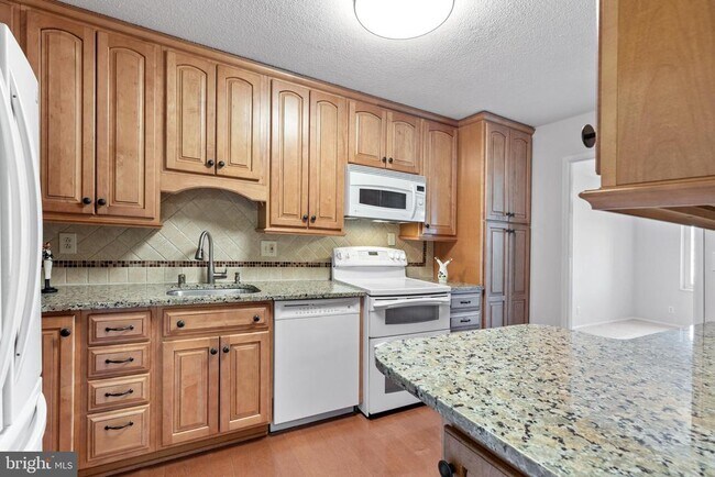Building Photo - 8360 Greensboro Dr