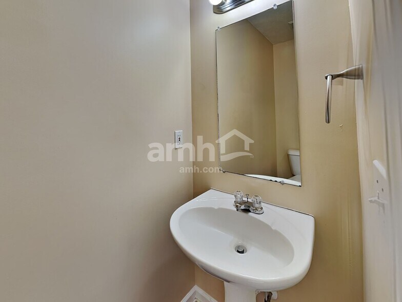 Building Photo - 3625 Bentfield Dr