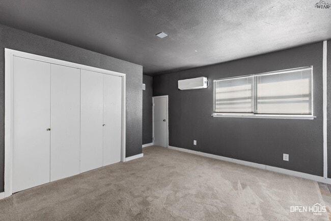 Building Photo - 1801 Ardath Ave