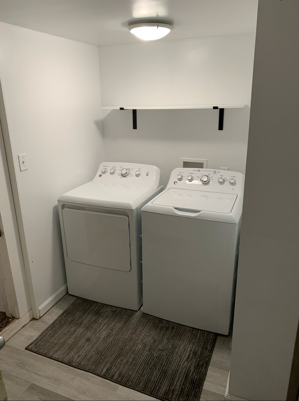 Laundry (Outside Unit) - 406 N Hamilton St