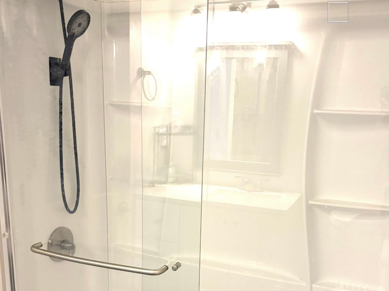 Bathroom 2.3 - 1330 Poplar Pointe SE