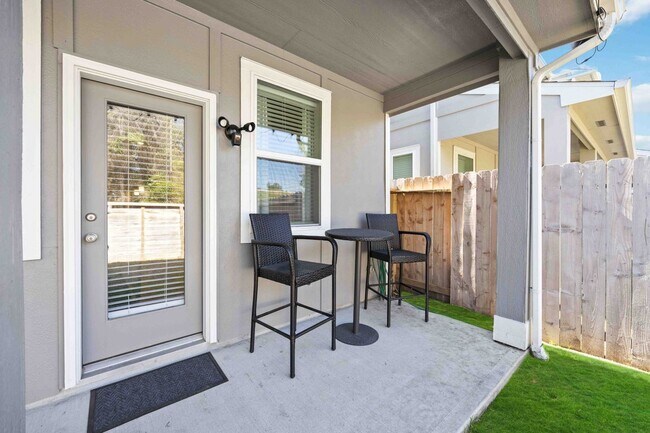 Building Photo - 16106 Oregon Oak Dr