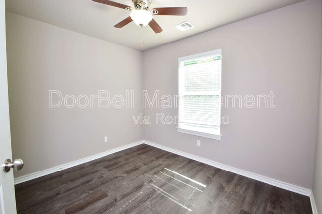 Building Photo - 512 S Haynie St
