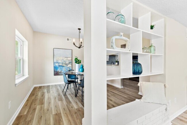 Building Photo - 3445 Eve Dr E