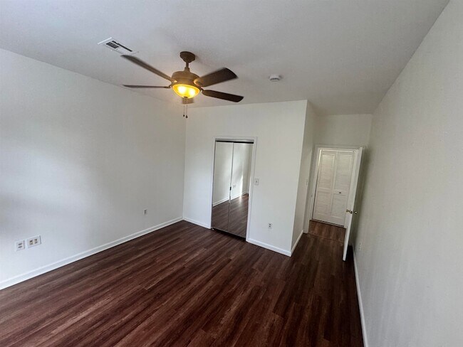 Building Photo - 225 Halladay St