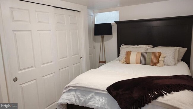 Building Photo - 127 Edison Rd