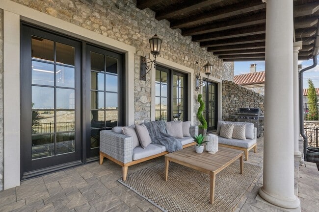 Building Photo - 28 Comillas Dr