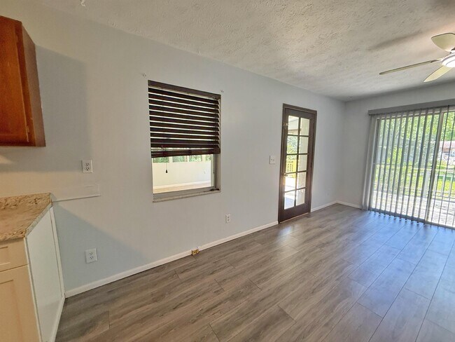 Building Photo - 5940 US-1