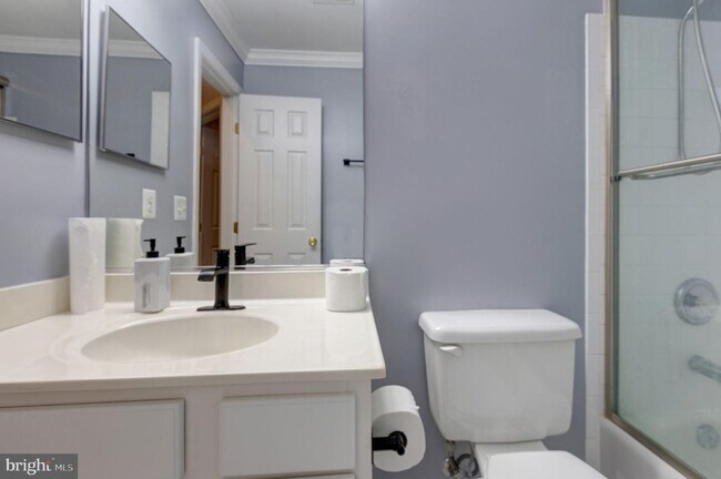 Building Photo - 434 Clayton Ln