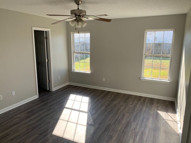 Building Photo - 329 Gathering House Dr