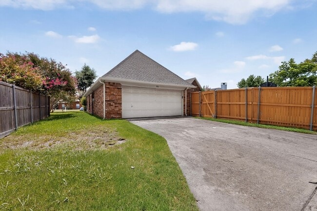 Building Photo - 1207 Mistywood Ln