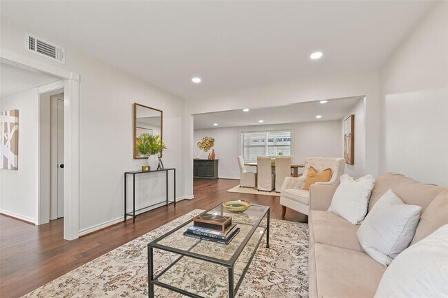 Building Photo - 2511 Blue Willow Dr
