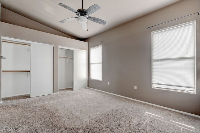 Building Photo - 2305 W Horizon Ridge Pkwy