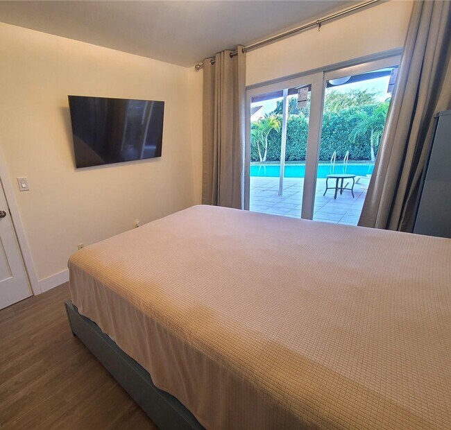 Building Photo - 1320 Arthur St