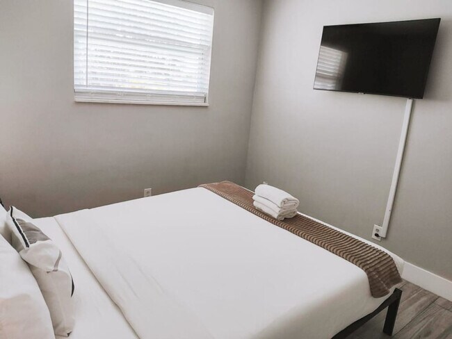 Building Photo - 50 Davie Blvd