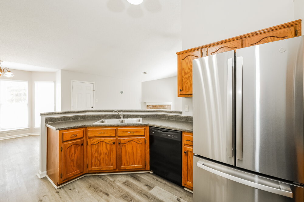Building Photo - 7832 Sarah Ann Dr S