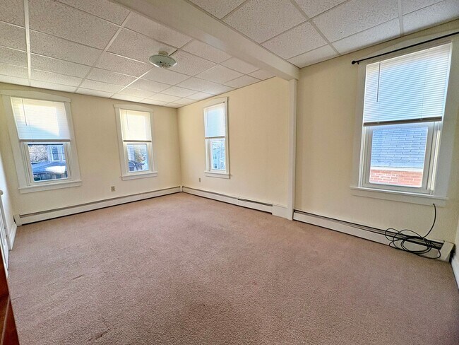 Building Photo - 519-5195 S Market St