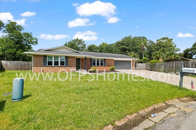 Building Photo - 1112 Coral Dr