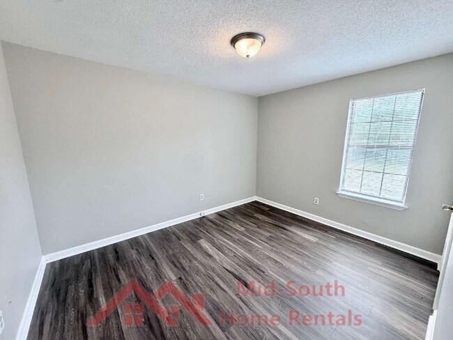Building Photo - 2587 Wellons Ave