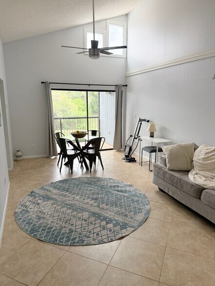 Building Photo - 3914 Atrium Dr