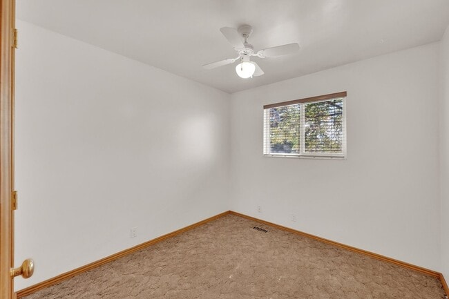 Building Photo - 9325 Quail Hollow Cir