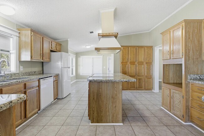 Building Photo - 2430 N Flounder Dr