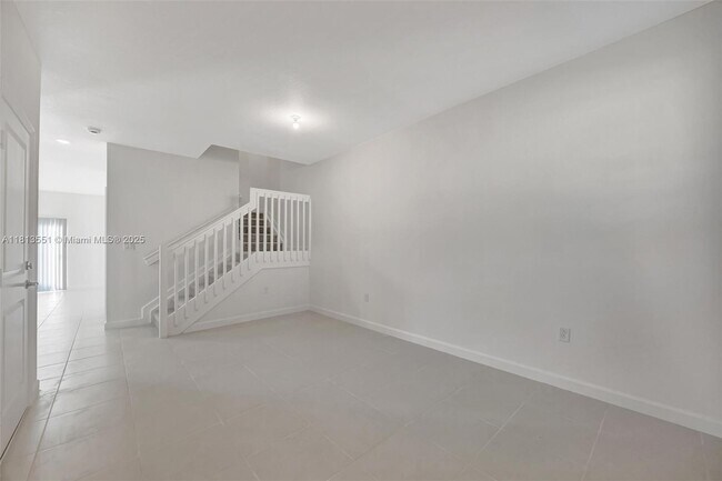 Building Photo - 2455 SE 28th St