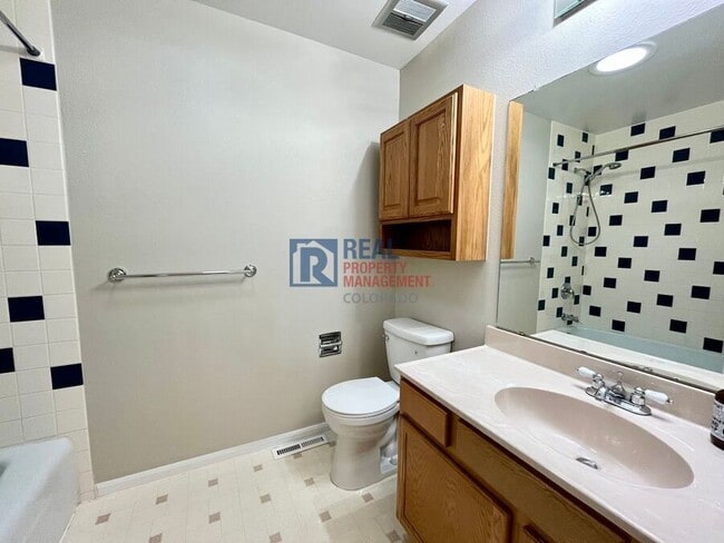 Building Photo - 7074 S Willow St