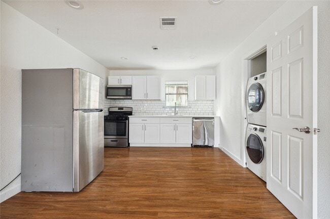 Building Photo - 4210 Delhi St